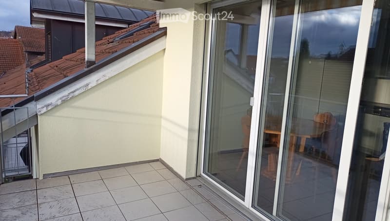 Geschützter Dachbalkon mit angenehmer Privatsphäre