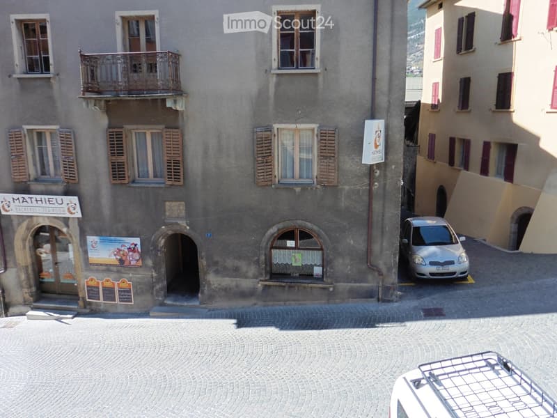 Available now 2.5 room apartment in the center of Leuk (11)