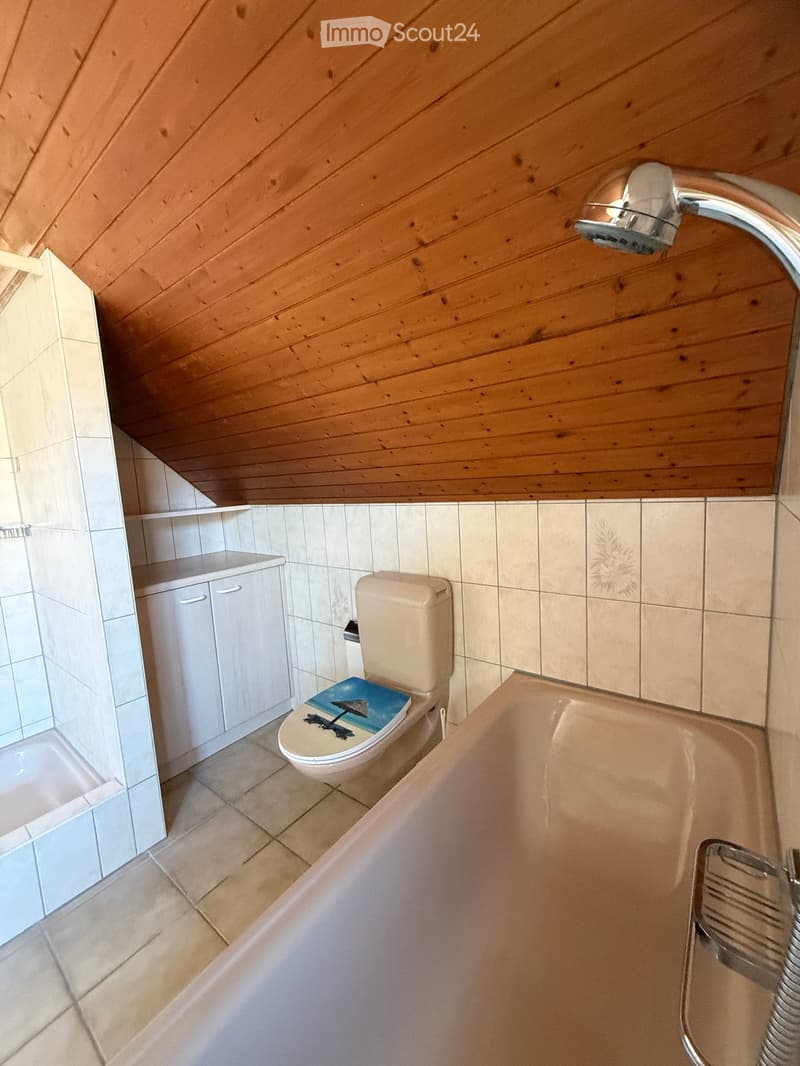 Bad und Dusche mit WC OG