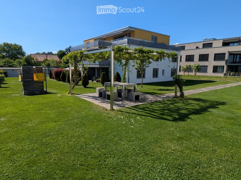 Appartamento moderno e bello di 3,5 locali con terrazza balcone di 12m2 a Grossaffoltern (2)