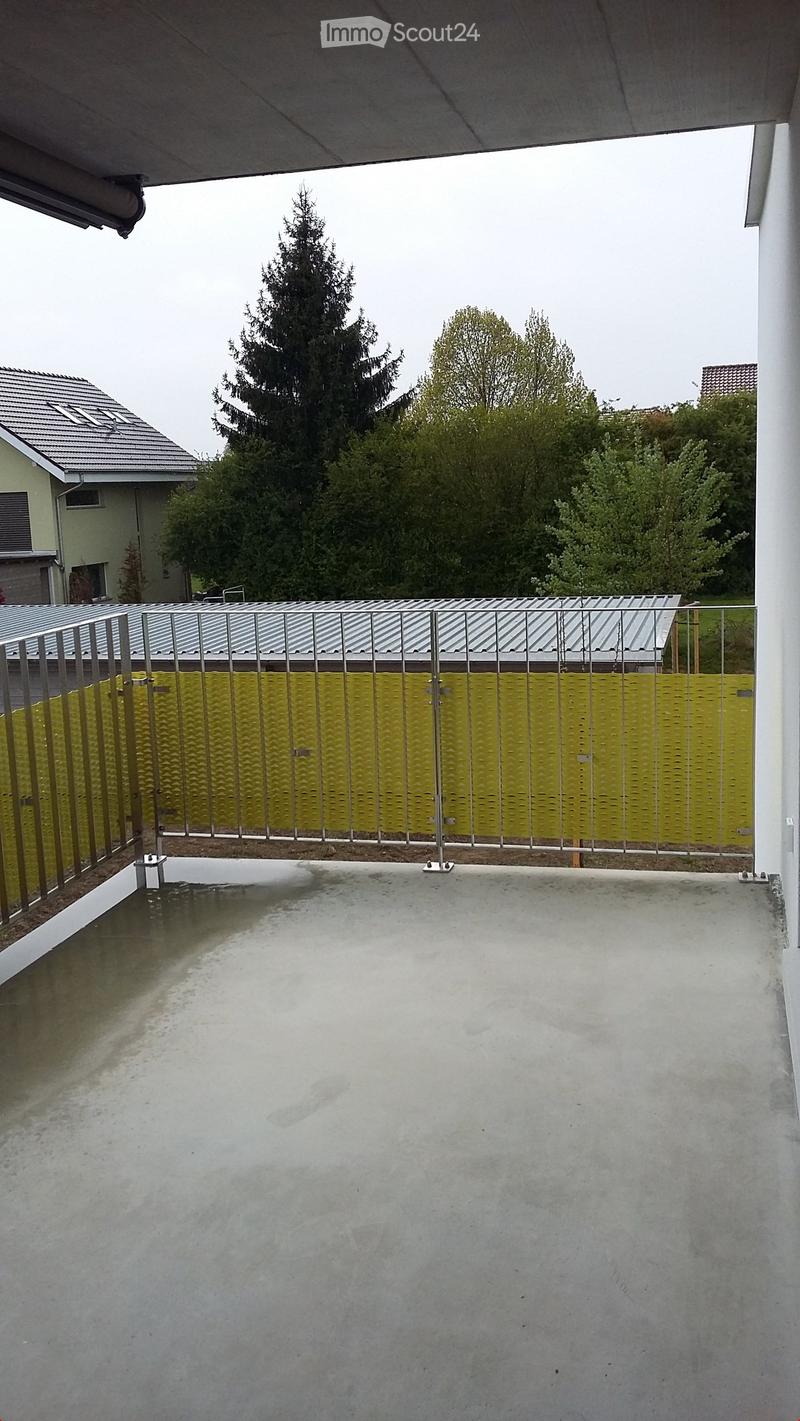 Appartamento moderno e bello di 3,5 locali con terrazza balcone di 12m2 a Grossaffoltern (8)