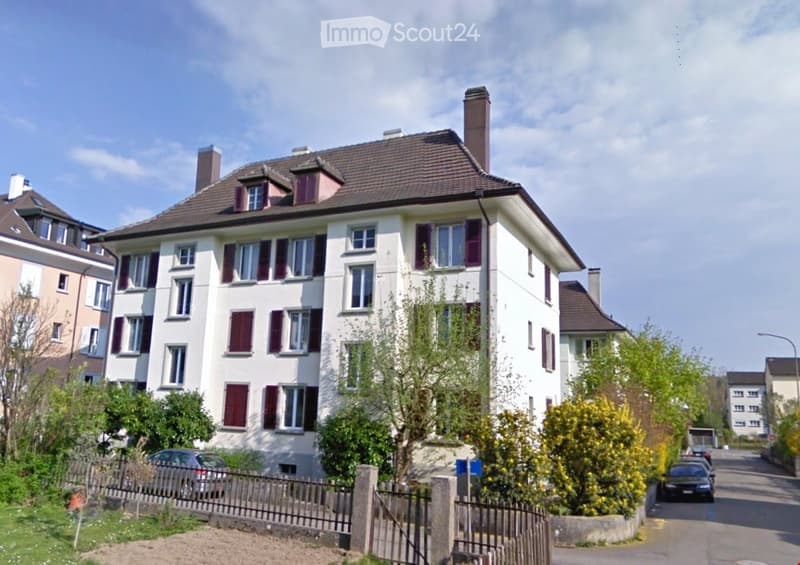 Première location dans un bel immeuble ancien dans le quartier de Champagne (12)