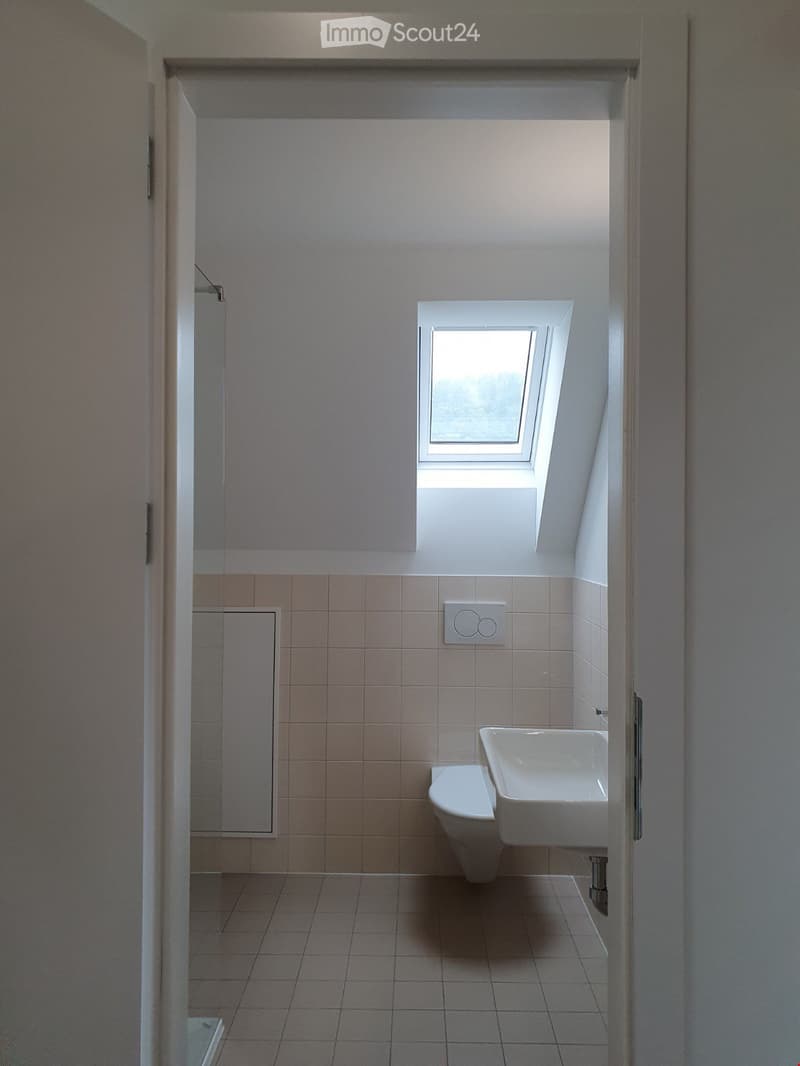 Première location dans un bel immeuble ancien dans le quartier de Champagne (10)