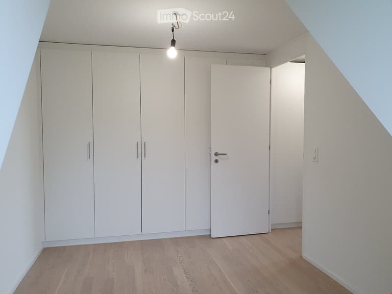 Première location dans un bel immeuble ancien dans le quartier de Champagne (4)
