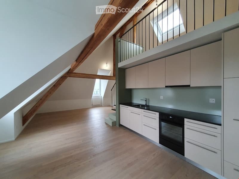 Première location dans un bel immeuble ancien dans le quartier de Champagne (3)