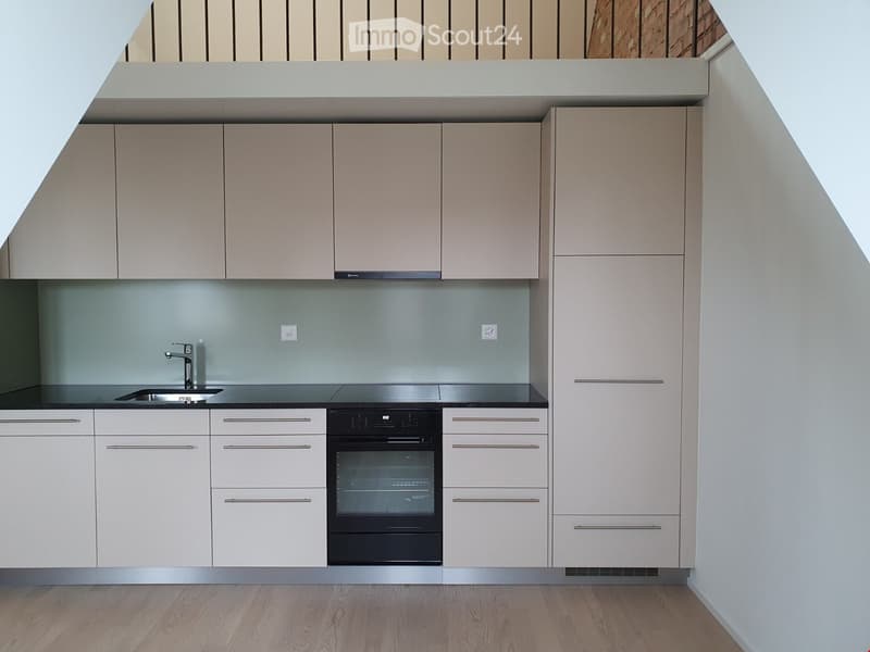 Première location dans un bel immeuble ancien dans le quartier de Champagne (2)