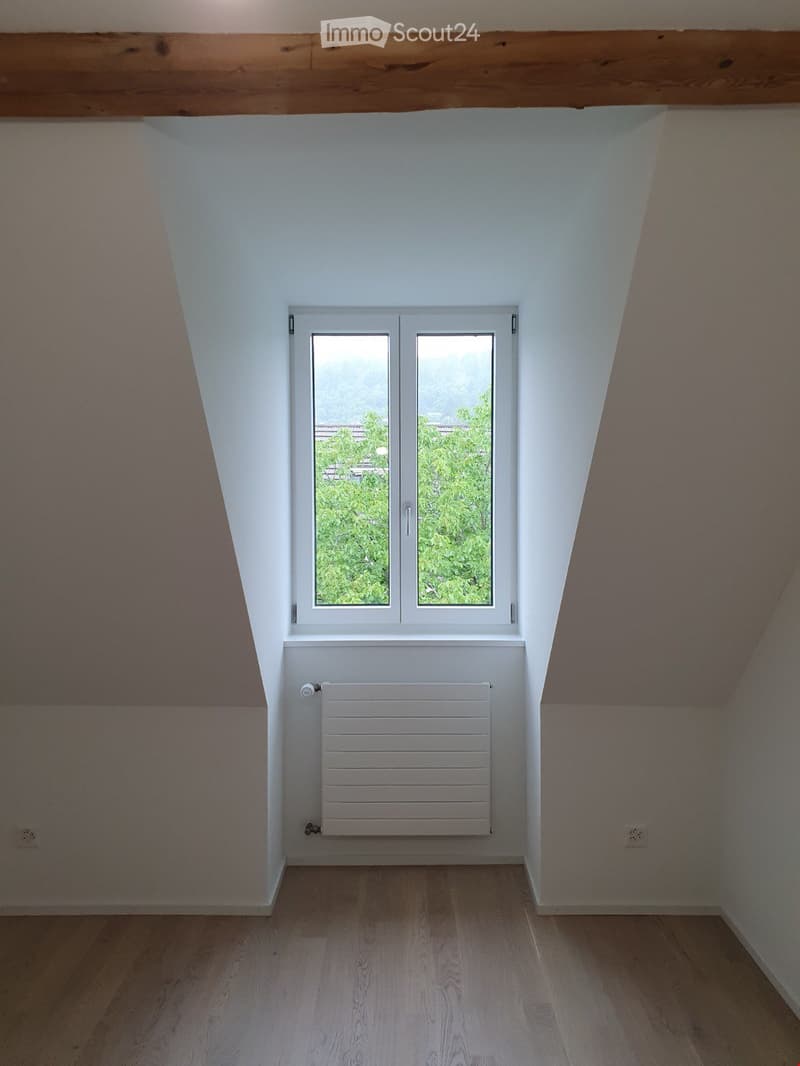 Première location dans un bel immeuble ancien dans le quartier de Champagne (5)
