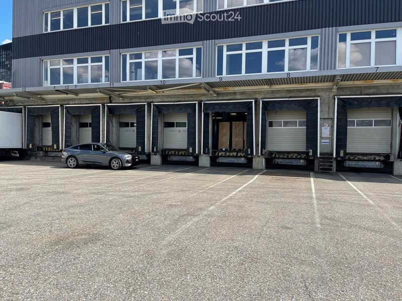 Warehouse with multiple loading docks and an exterior parking lot