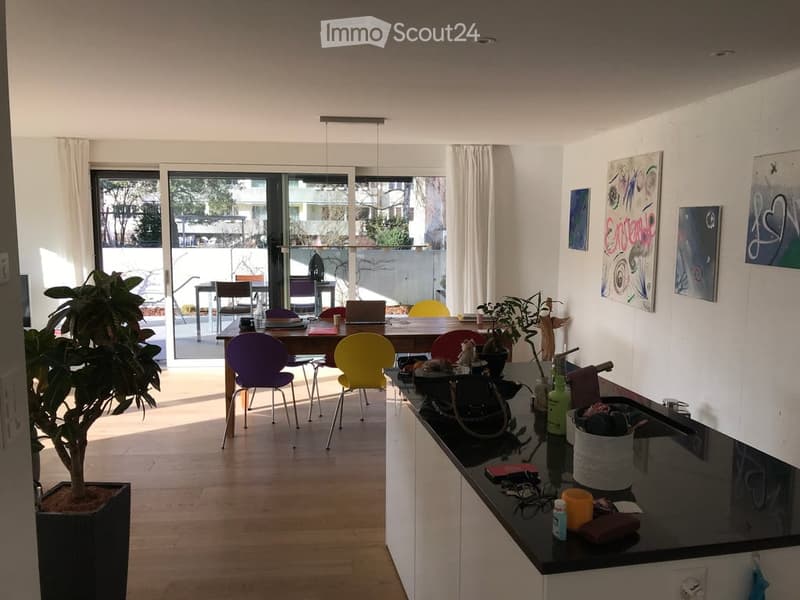 {"visible_features": ["Balcony / Terrace"], "type": "Furnished Room", "objects": ["dining table", "chair", "laptop", "sink", "faucet", "stool", "cup", "faucet", "stool", "stool", "stool", "stool", "stool", "stool", "stool", "stool", "stool", "stool", "sto