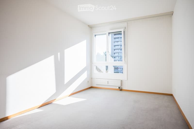 empty room, white walls, white floor, window, radiator