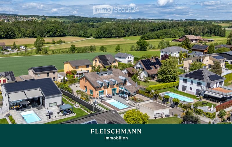 Maison spacieuse avec piscine et offre de pièces diverse (1)