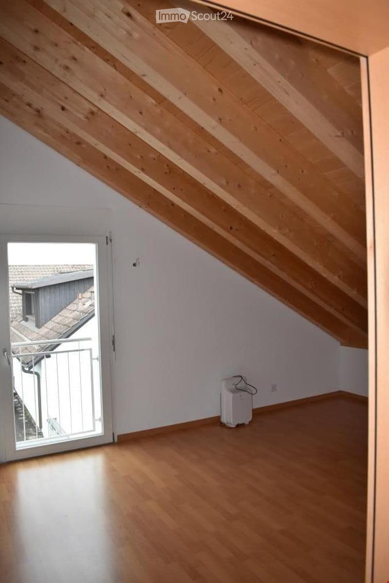 empty room, wooden floor, white walls, wooden ceiling, glass door, balcony