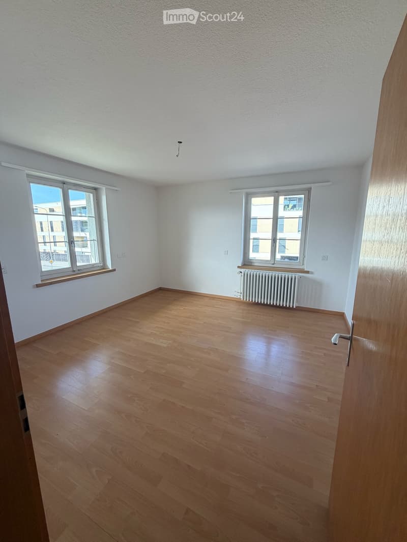 Charming 3.5-room apartment in a renovated old building – Bahnhofstrasse 39, Roggwil BE (2)