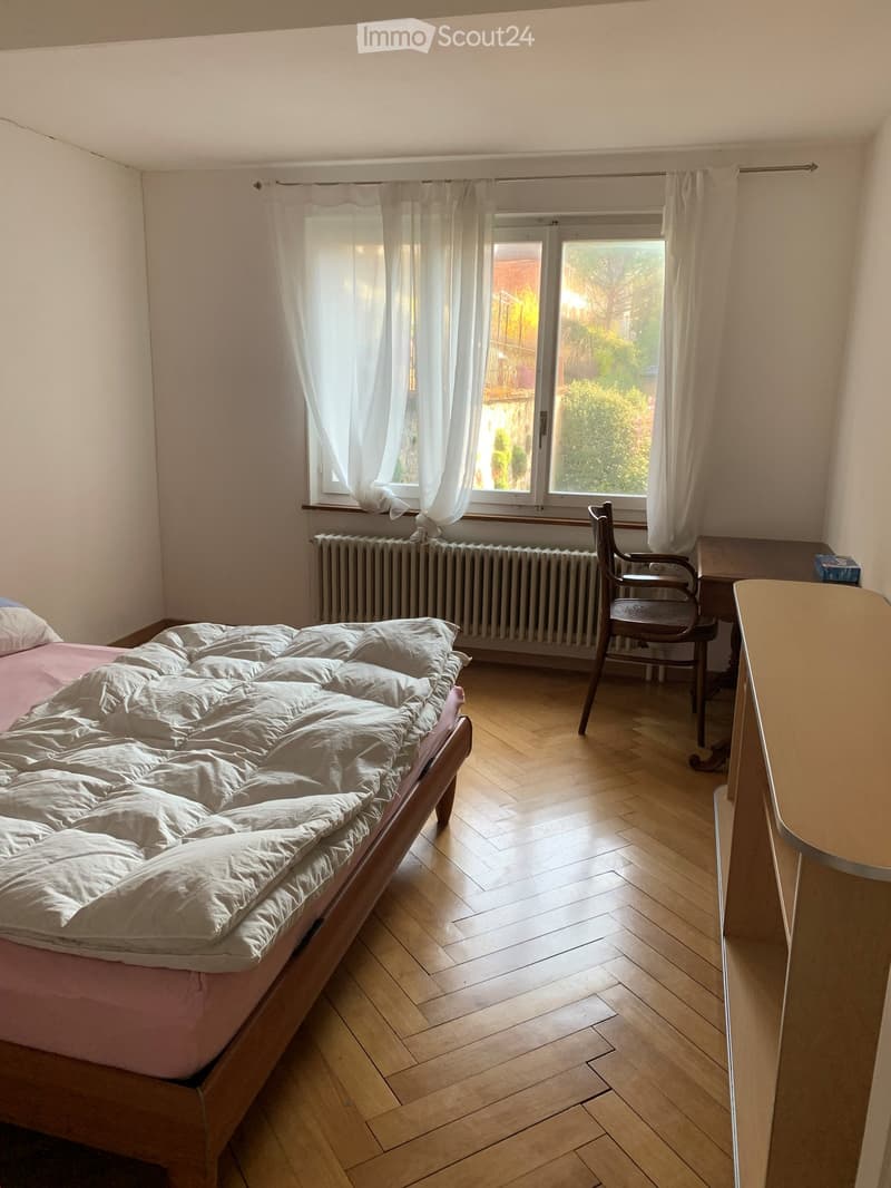 Zimmer mit Möbeln zur Miete (1)