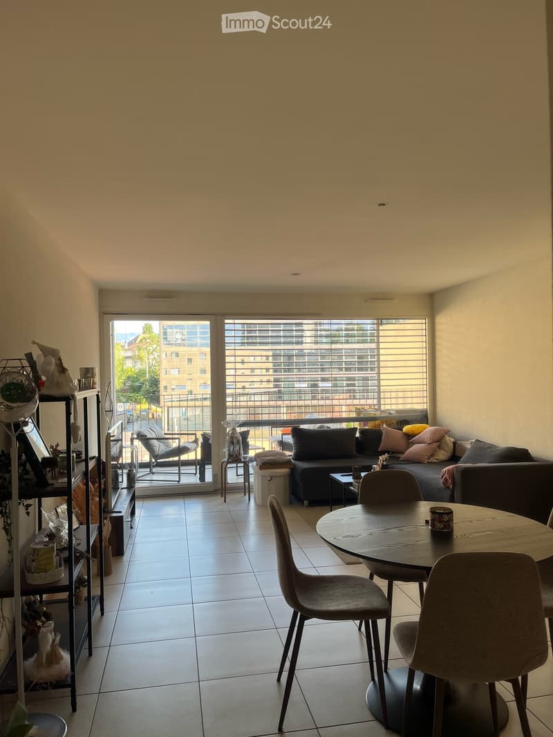 Charmantes 2.5-Zimmer-Wohnung in Freiburg (1)