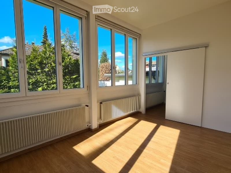 In a central location - Bright studio/office/cosmetic room/practice/hobby room in Derendingen (1)