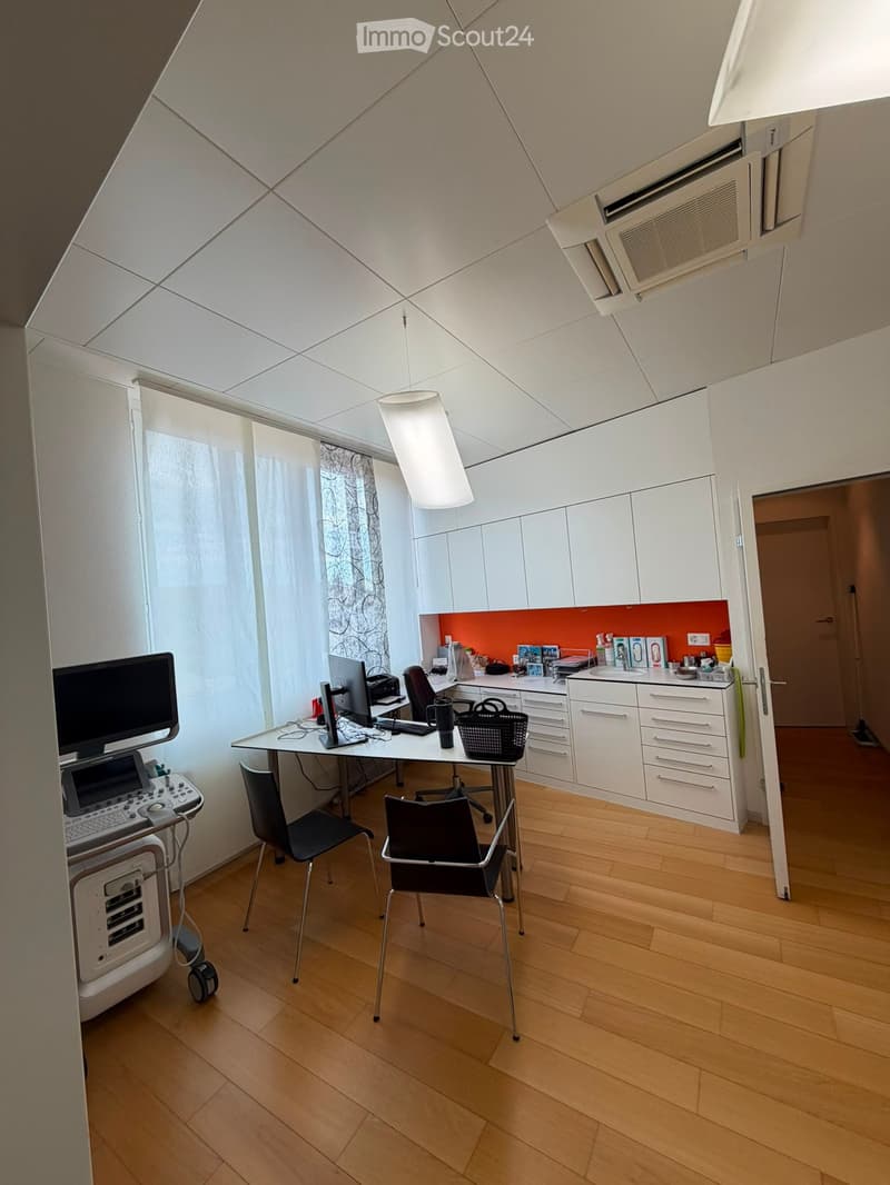 {"type": "Furnished Room", "objects": ["chair", "chair", "chair", "chair", "table", "screen", "screen", "screen", "screen", "screen", "screen", "screen", "screen", "screen", "screen", "screen", "screen", "screen", "screen", "screen", "screen", "screen", "