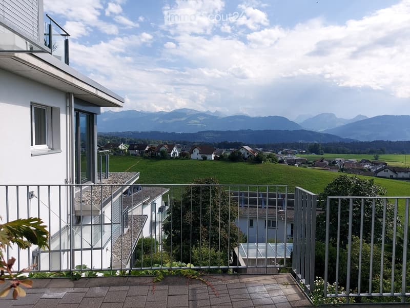 Ausblick vor der Haustüre auf Bergpanorama