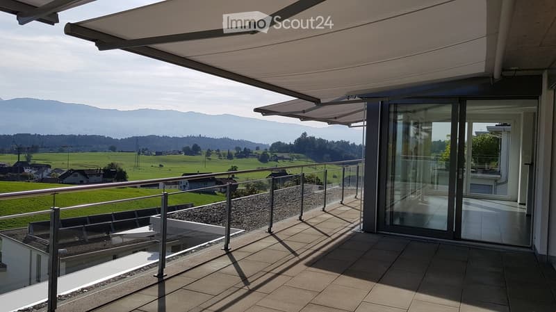 Grosse Terrasse mit Blick nach Westen