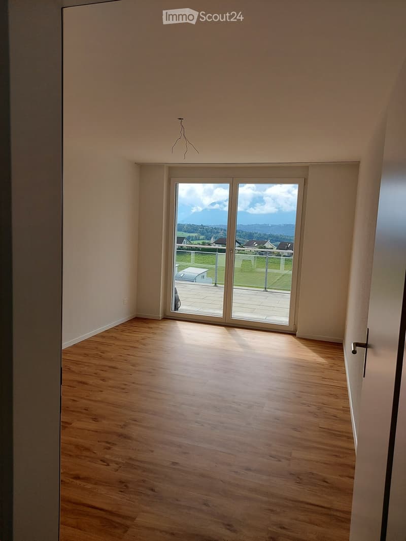 Schlafzimmer Südseite mit Zugang zur grossen Terrasse