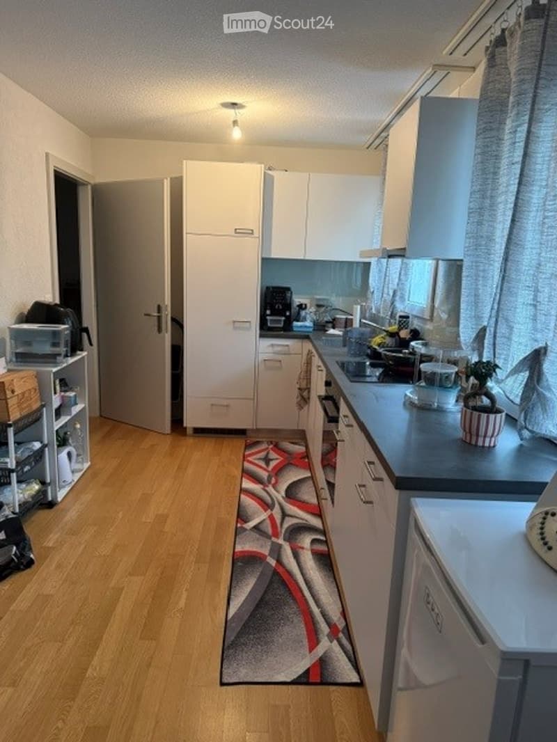 {"visible_features": [], "type": "Kitchen", "objects": ["cabinet", "refrigerator", "stove", "sink", "microwave", "oven", "dishwasher", "cupboard", "fridge", "oven", "microwave", "cupboard", "cupboard", "cupboard", "cupboard", "cupboard", "cupboard", "cupb