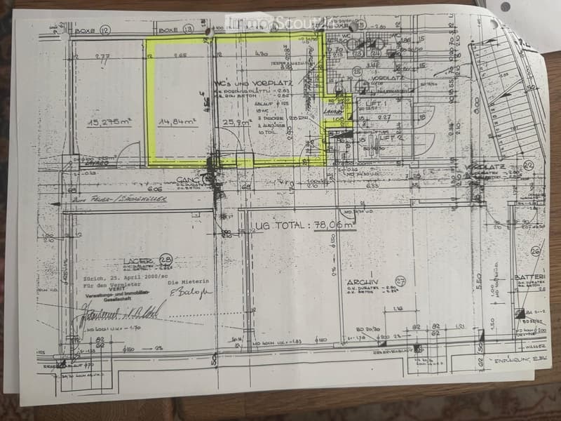 Architectural floor plan showing multiple rooms, labeled areas, dimensions, and measurements. Includes details such as 'LAVABO', 'VORPLATZ', and 'ARCHIV'.