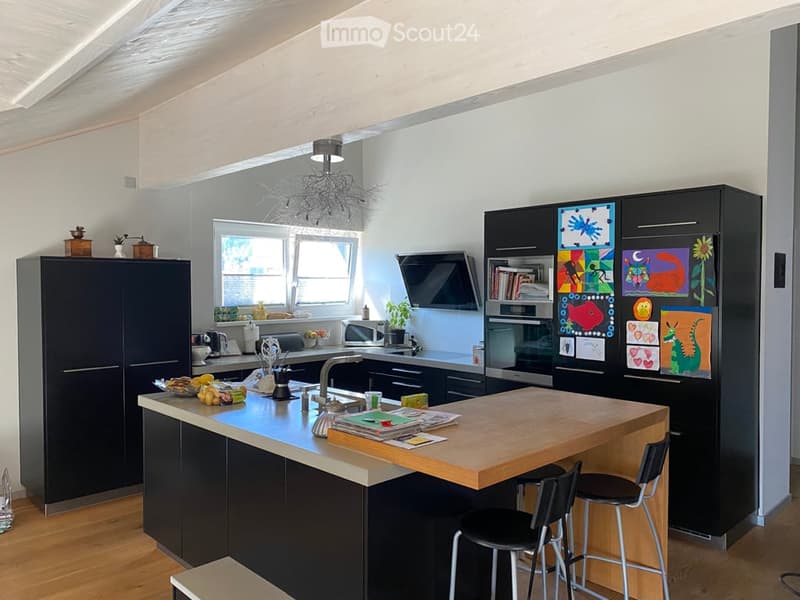 kitchen with center island, white painted walls, wooden flooring, lots of natural light from window, fully equipped with modern appliances