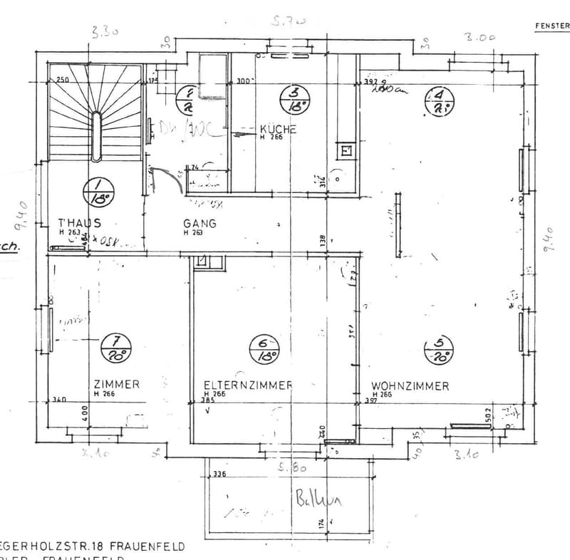 Floor plan showing a house layout with labeled rooms: kitchen, hallway, bedroom, parents' bedroom, living room, and bathroom.
