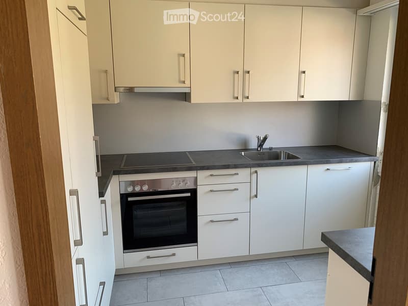 Helle 3.5-Zimmer-Wohnung mit Balkon und schöner Aussicht in Laupen BE (3)