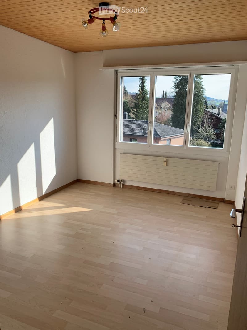 Helle 3.5-Zimmer-Wohnung mit Balkon und schöner Aussicht in Laupen BE (2)