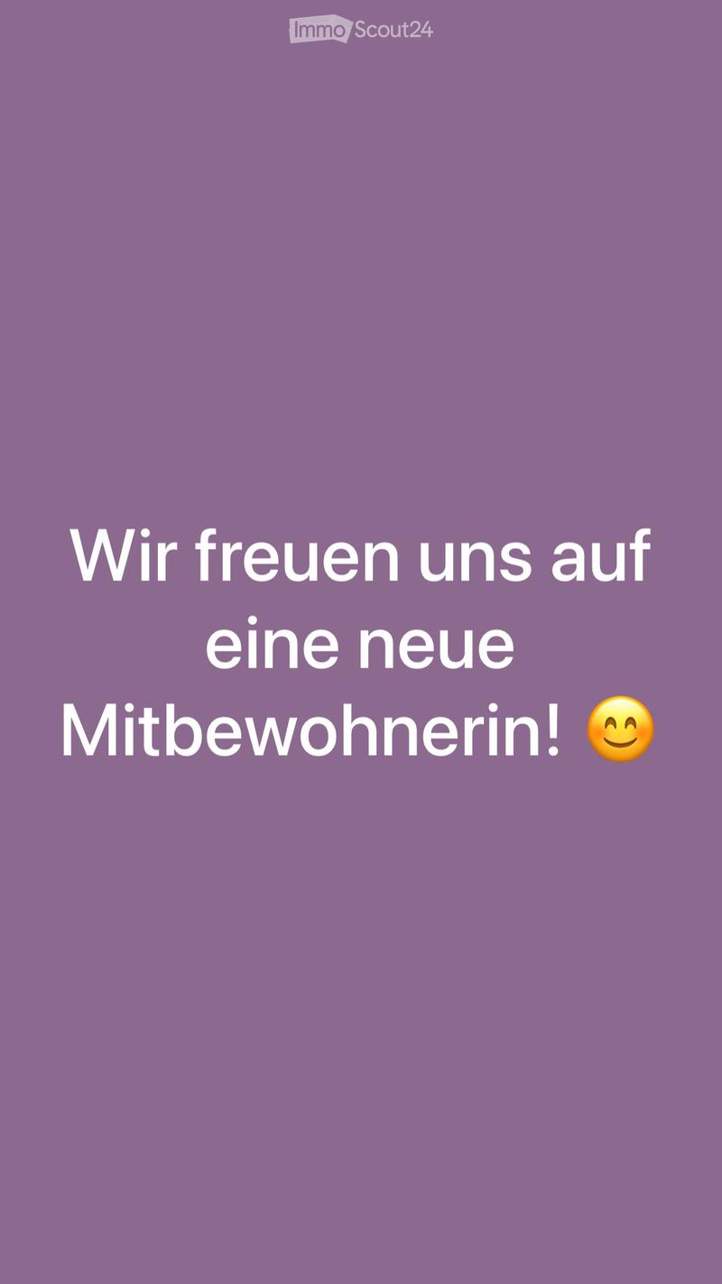 Solid purple background with white German text reading "Wir freuen uns auf eine neue Mitbewohnerin!" and a smiling emoji.
