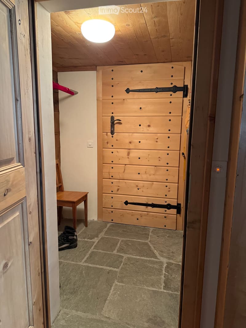 Spezielle 4-Zimmer-Wohnung in idyllischer Berglage – Vals, Graubünden (9)