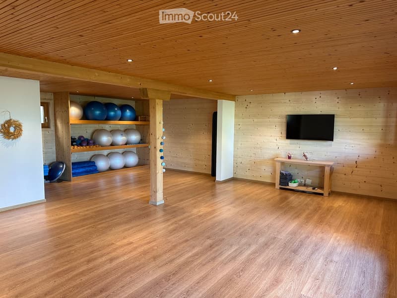 Geräumiges Chalet mit 6.5 Zimmern, eigenem Studio und atemberaubendem Blick (10)