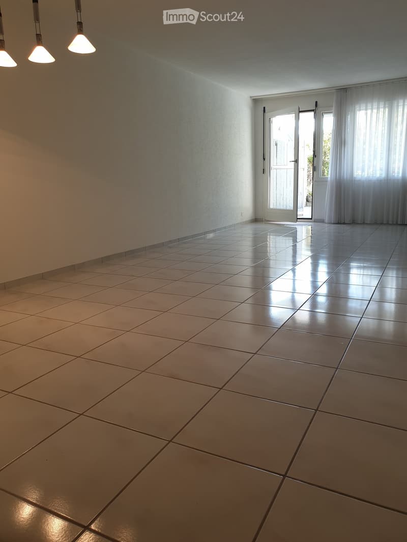 3 1/2-Zimmer Gartenwohnung mit grossem Umschwung (8)