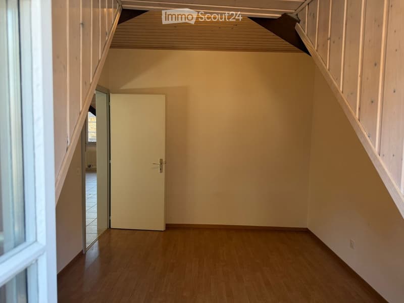empty room, wooden floor, white walls, white door, wooden ceiling