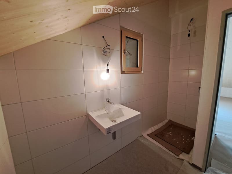 Bathroom with white tiled walls, a white sink with a chrome faucet, a small mirror cabinet, and a wooden ceiling.