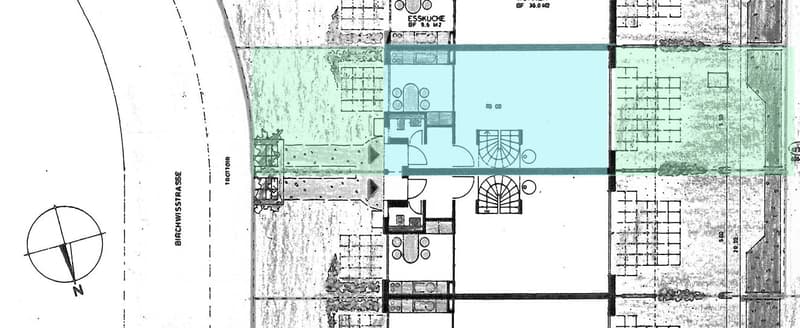 Floor plan showing a residential layout with multiple rooms, a swimming pool, and labeled areas including a kitchen (ESSKUCKE).