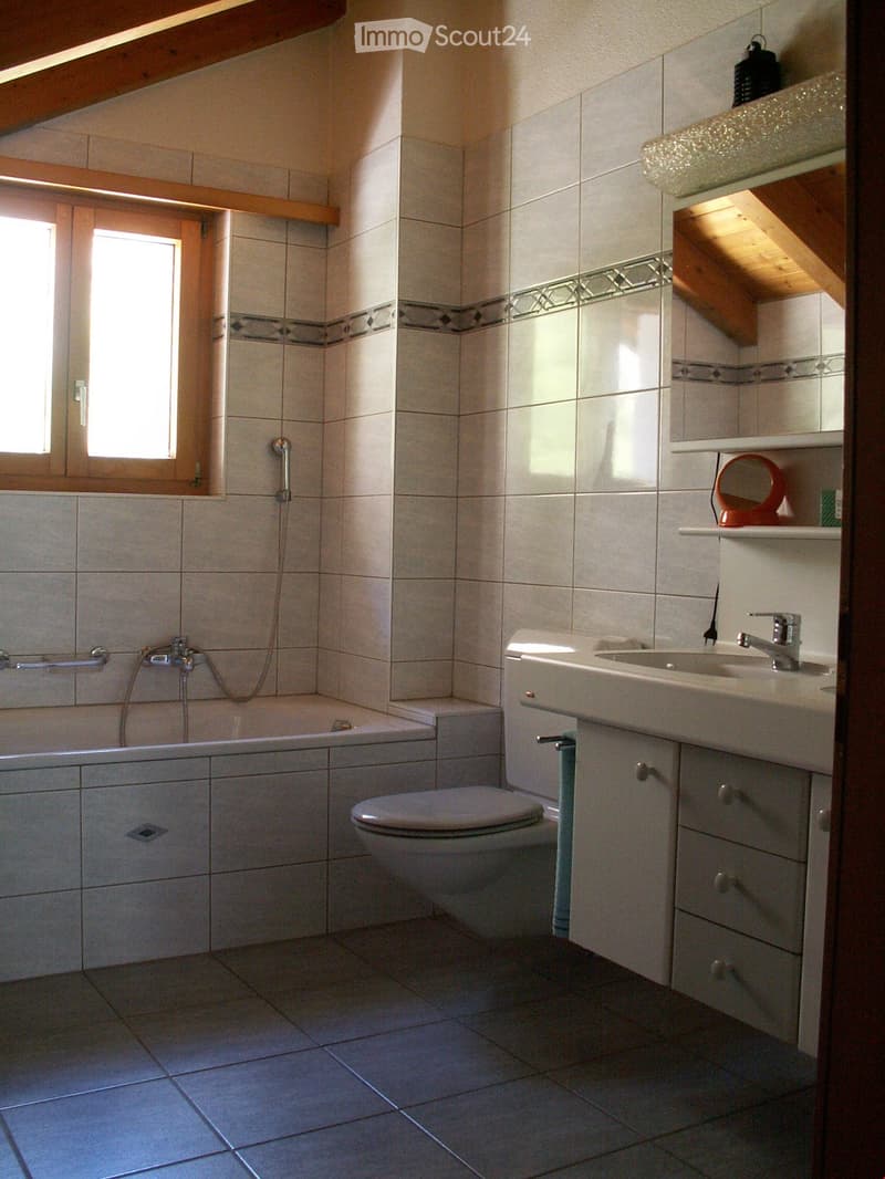 Bathroom with a bathtub, a toilet, and a sink.
