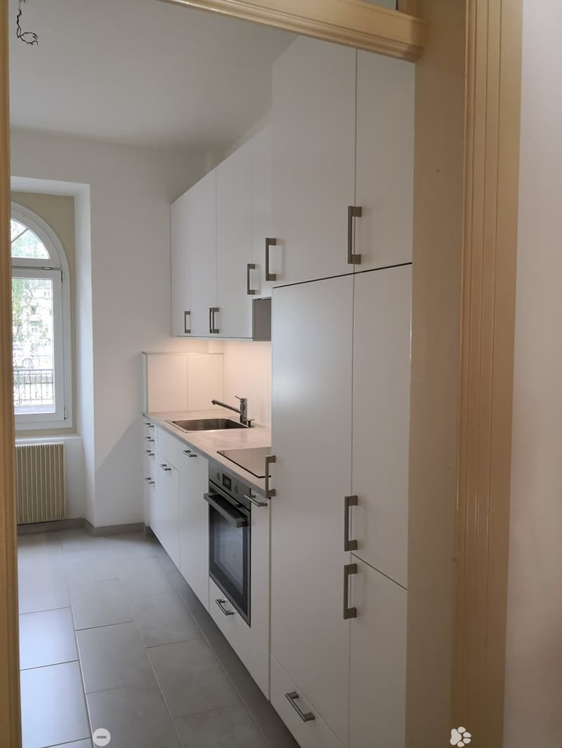 {"visible_features": ["Dishwasher"],    "type": "Room",    "description": "kitchen with white cabinets, modern sink, tiled flooring, integrated oven, dishwasher",    "localized_descriptions":        {        "EN": "kitchen with white cabinets, modern