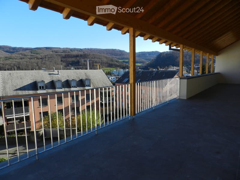 Appartamento luminoso 4,5 locali con 133m2, tutto il comfort più balcone di 51m2 (1)