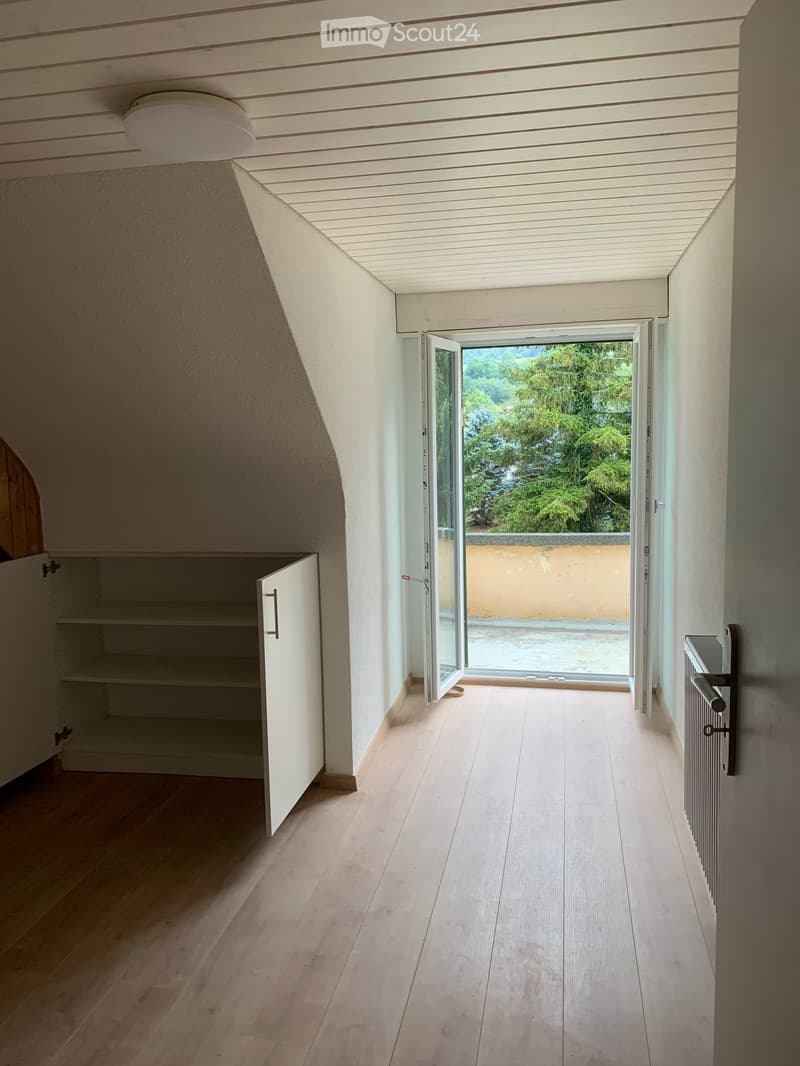 mit Balkon