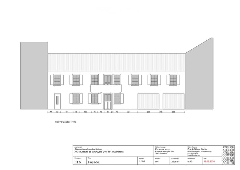 Facade plan of a residential building showing windows, doors, and structural details with measurements and architectural labels.