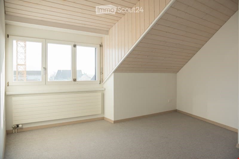 Appartement spacieux et calme de 3 1/2 pièces sous les toits (5)