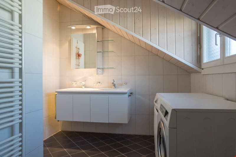 Appartement spacieux et calme de 3 1/2 pièces sous les toits (10)