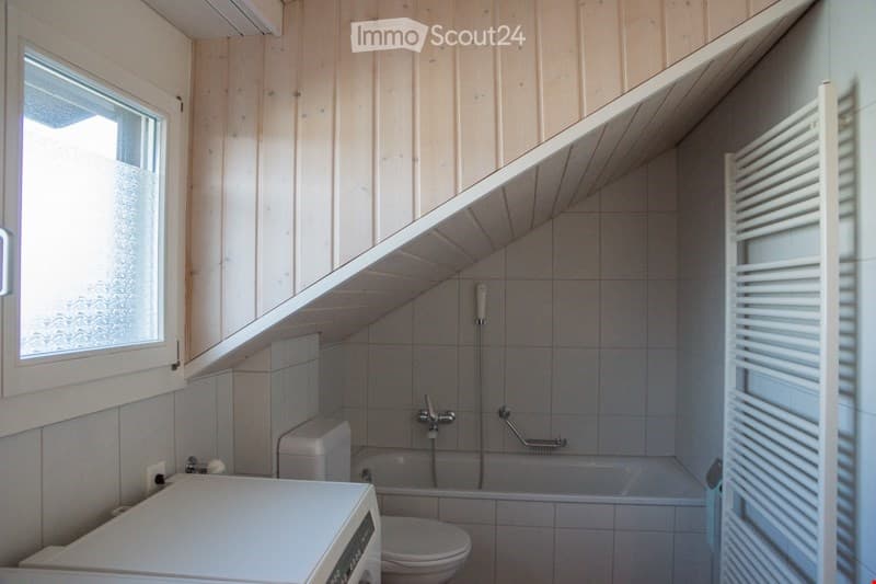 Appartement spacieux et calme de 3 1/2 pièces sous les toits (11)