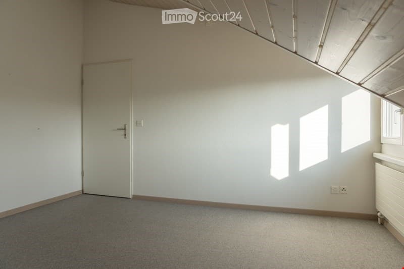Appartement spacieux et calme de 3 1/2 pièces sous les toits (6)
