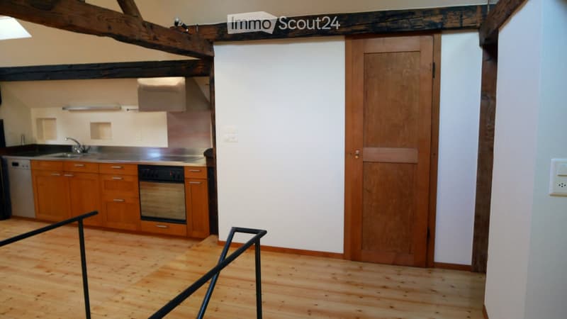 Grande appartamento mansardato ristrutturato / loft (circa 100 m2) con fascino speciale (circa 15 minuti da Steffisburg) (5)