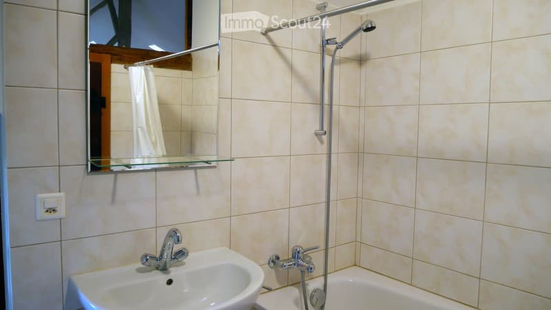 Grande appartamento mansardato ristrutturato / loft (circa 100 m2) con fascino speciale (circa 15 minuti da Steffisburg) (15)