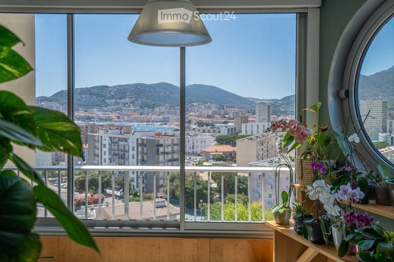 Panoramic apartment of 124 m² fully renovated – calm, light and exceptional view (15)