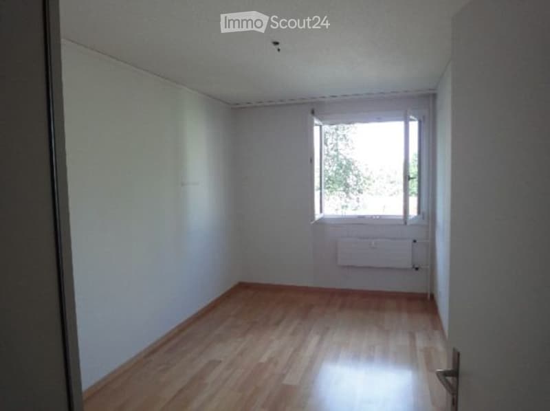 empty room, wooden floor, white walls, window